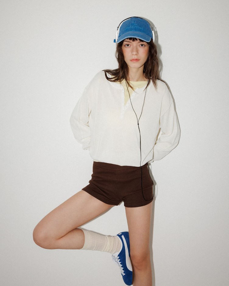 天絲圓領排釦針織上衣