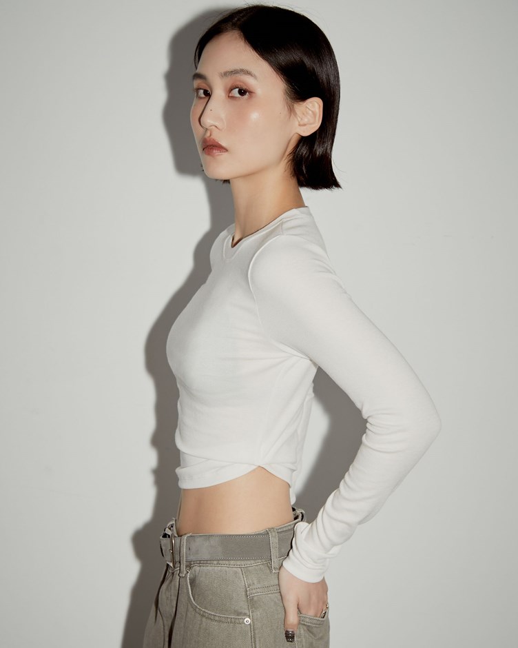 MIT柔彈天絲側打褶圓領上衣