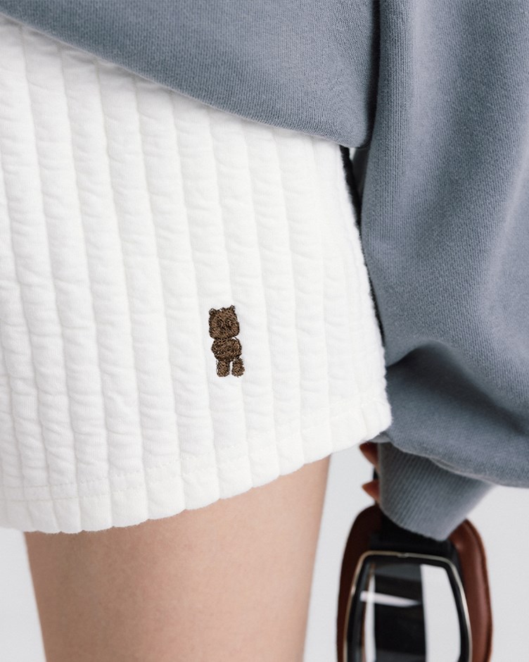 Bobby&Bella小刺繡立體壓紋短褲