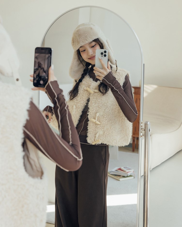 牛角釦鬆軟毛毛背心 (迎春開運指定商品)