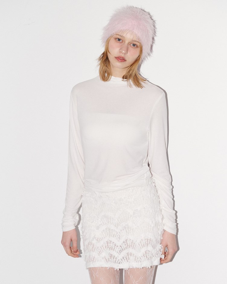 親膚柔彈小高領鬆身上衣