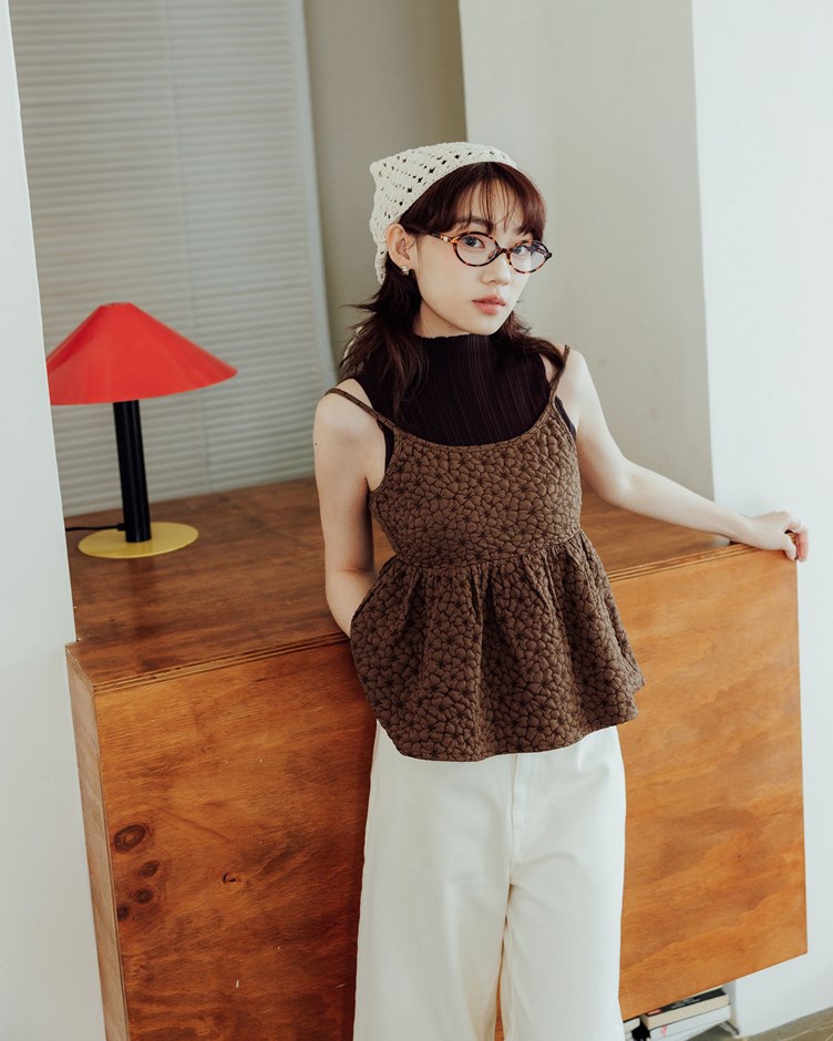 花朵壓紋綁帶背心