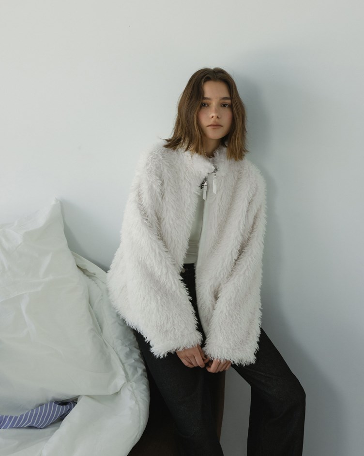 澎澎麂皮毛絨感拉鍊外套