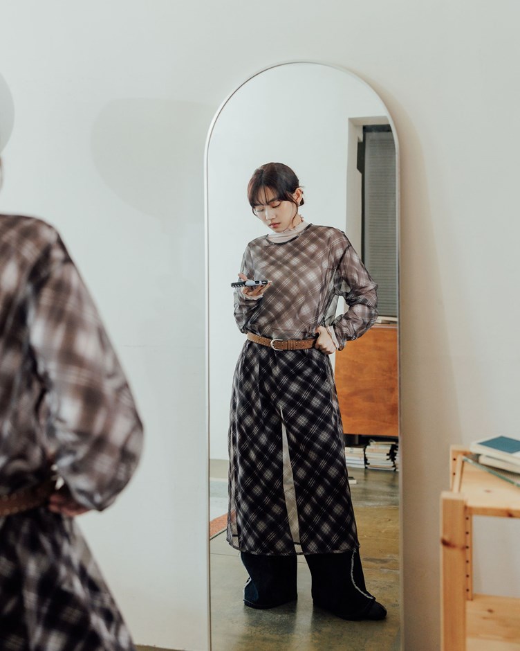 透肌感格紋罩衫洋裝