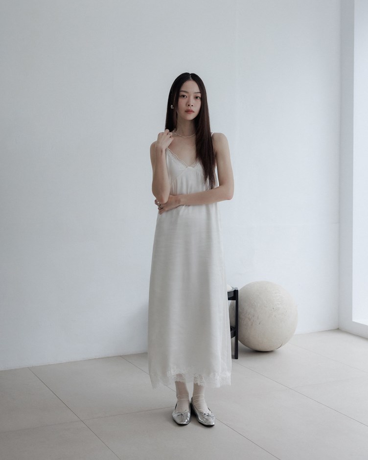 蕾絲花邊細肩帶洋裝