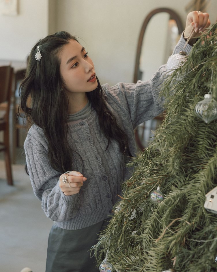 花瓣邊麻花針織外套