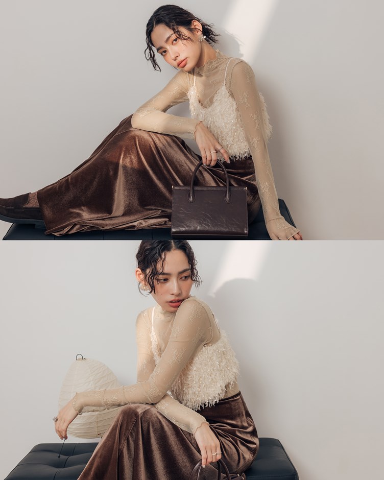 溫柔花型高領捲邊透膚上衣