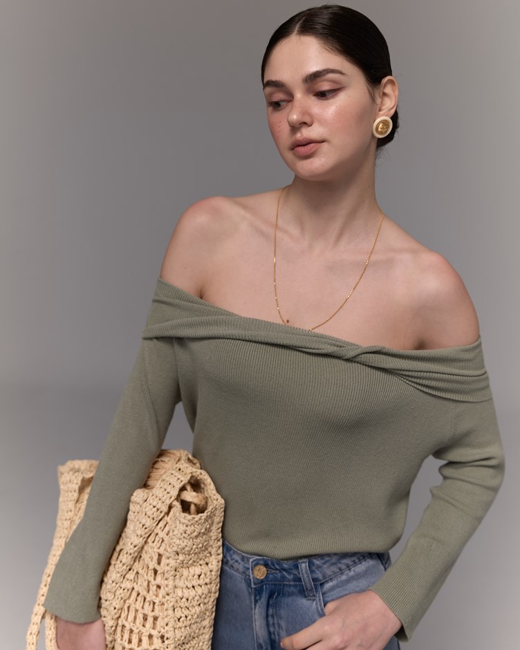 春夏人造絲｜扭結一字領針織上衣