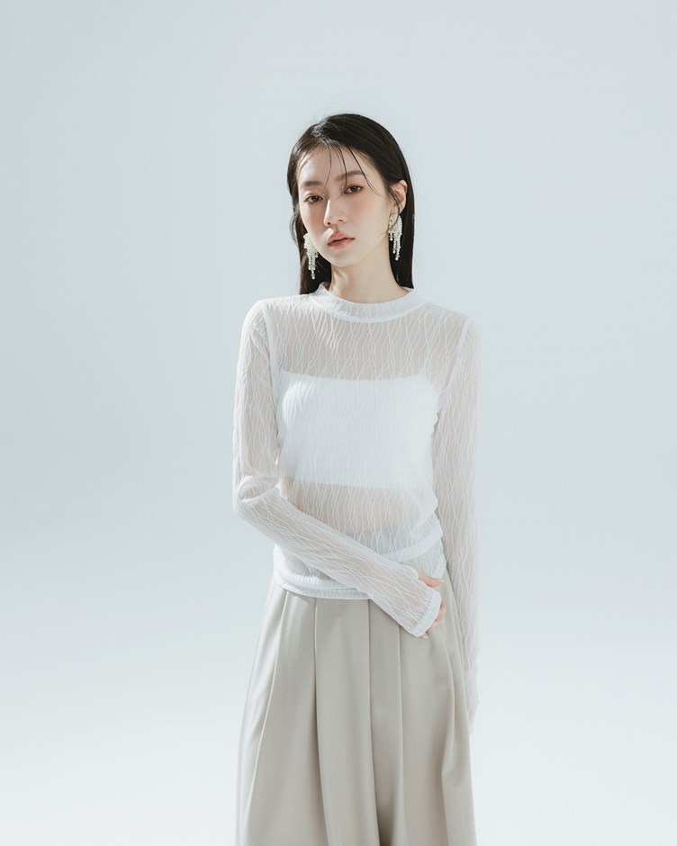 日系凸線條微高領長袖套指上衣