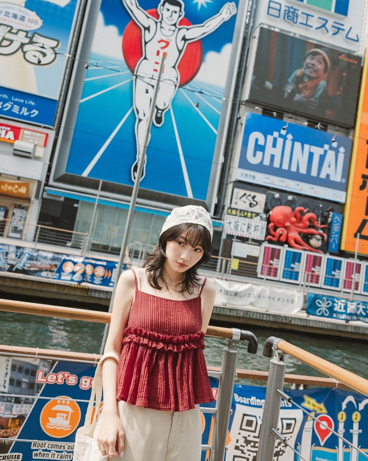 壓摺澎澎細肩帶背心