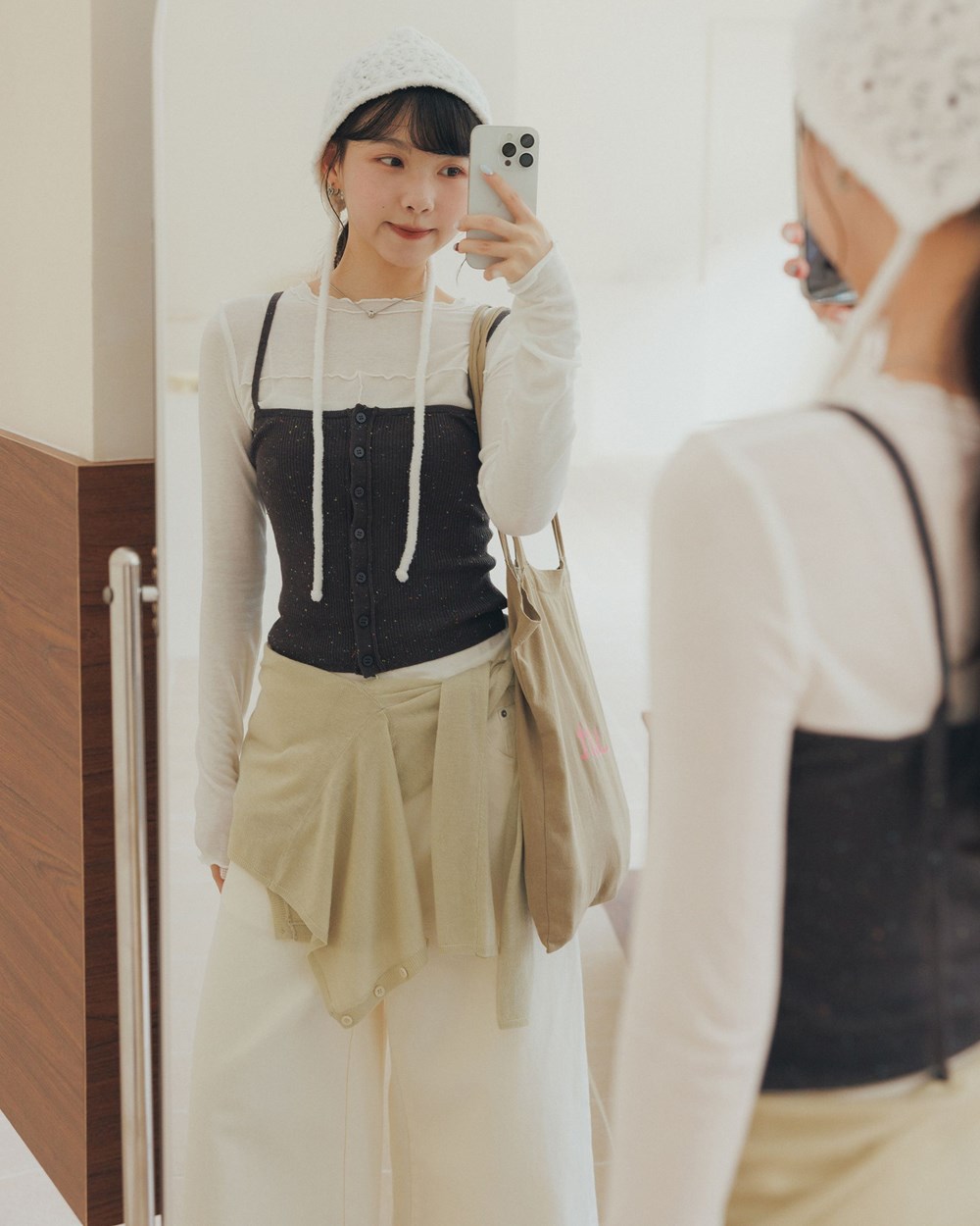 天絲立體捲邊線條感上衣