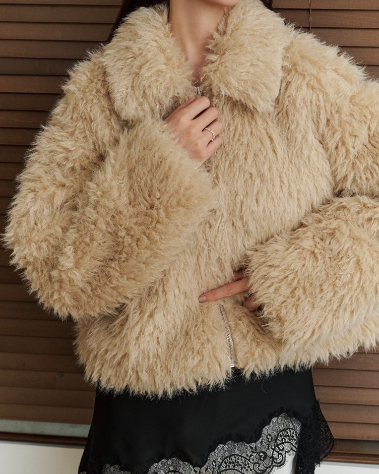 10 翻領毛毛短版外套