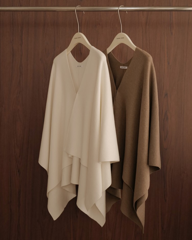 細針羊毛勾釦披肩