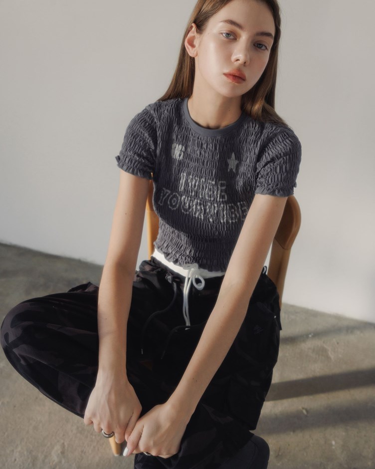 個性標語印花皺皺上衣(IVY聯名款)