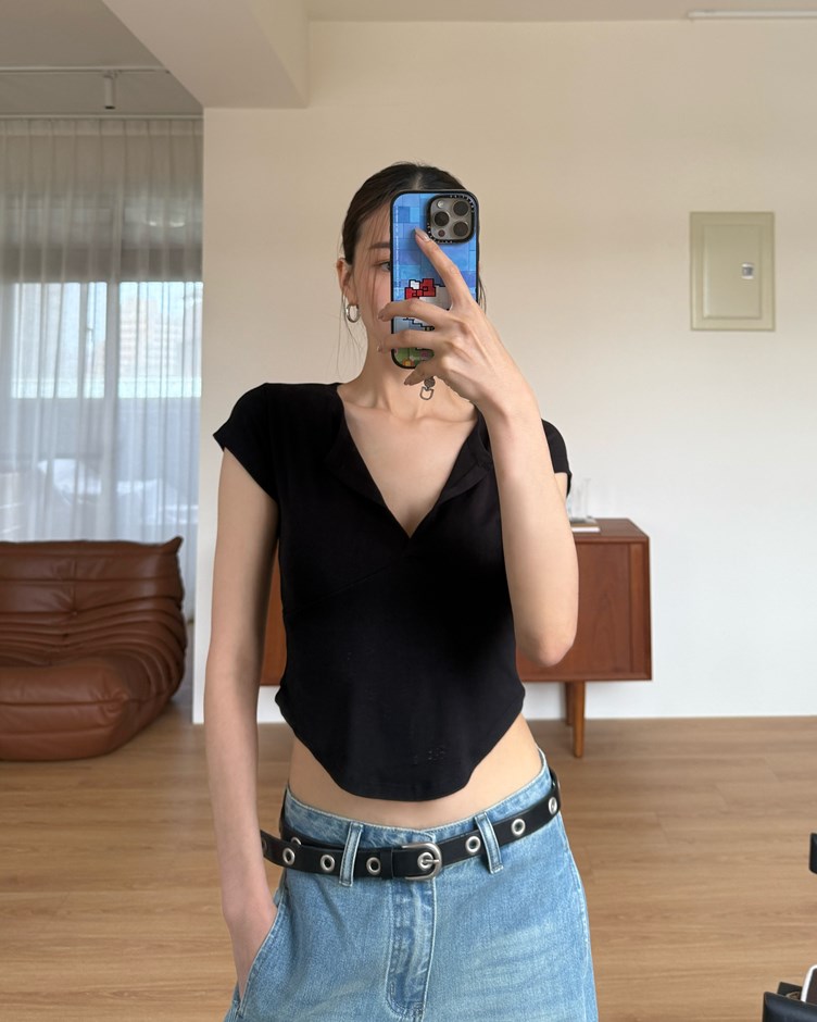 V領美胸弧擺短T