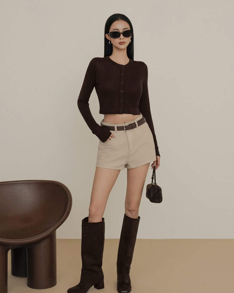 高腰斜口牛仔短褲