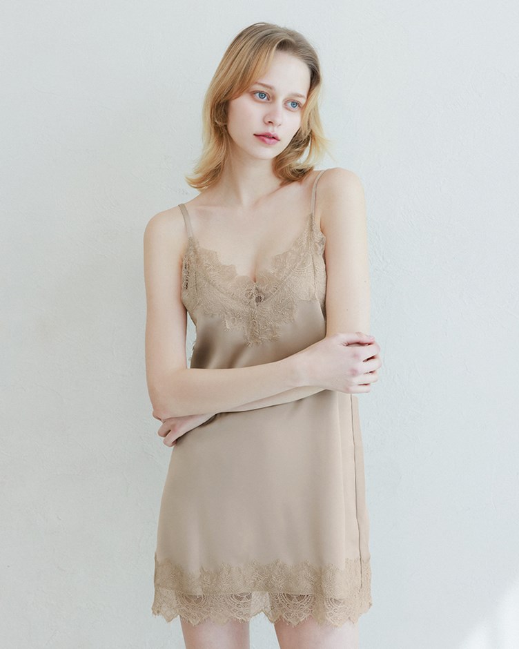 霧光緞面細肩帶洋裝