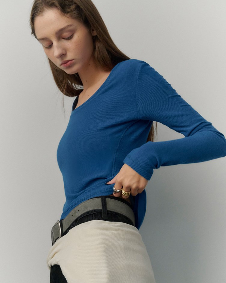 輕柔細針織坑紋抓褶上衣