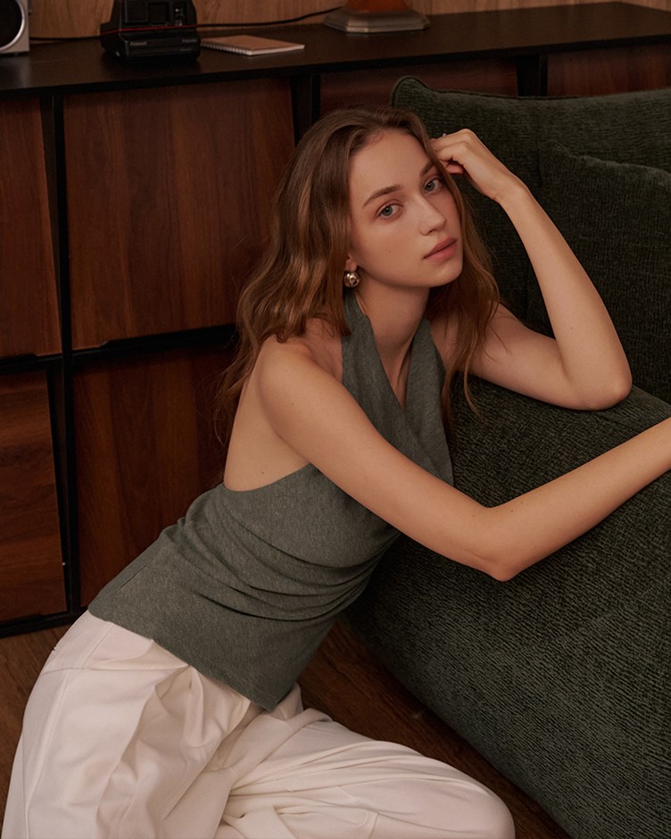 繞脖垂墜領露背上衣