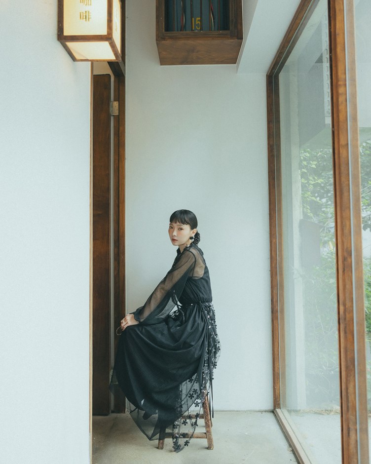 雙層網紗透肌長袖洋裝