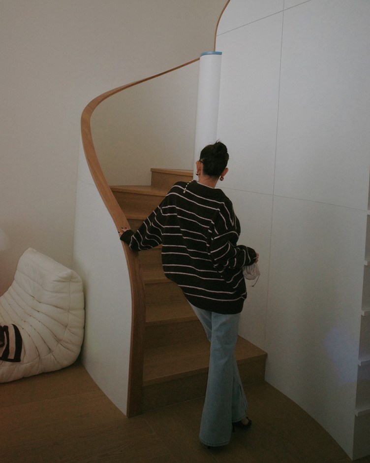 (預購1月初出貨)翻領條紋針織上衣