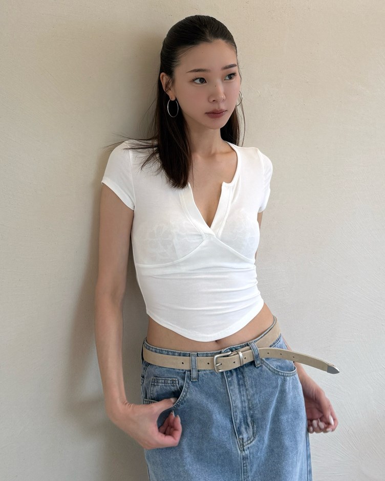 天絲美胸翻領弧擺短TEE