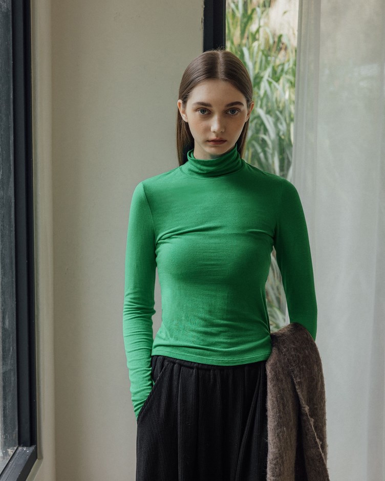 品牌LOGO親膚柔感高領長袖上衣