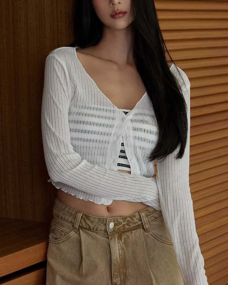 微透坑條小花釦上衣