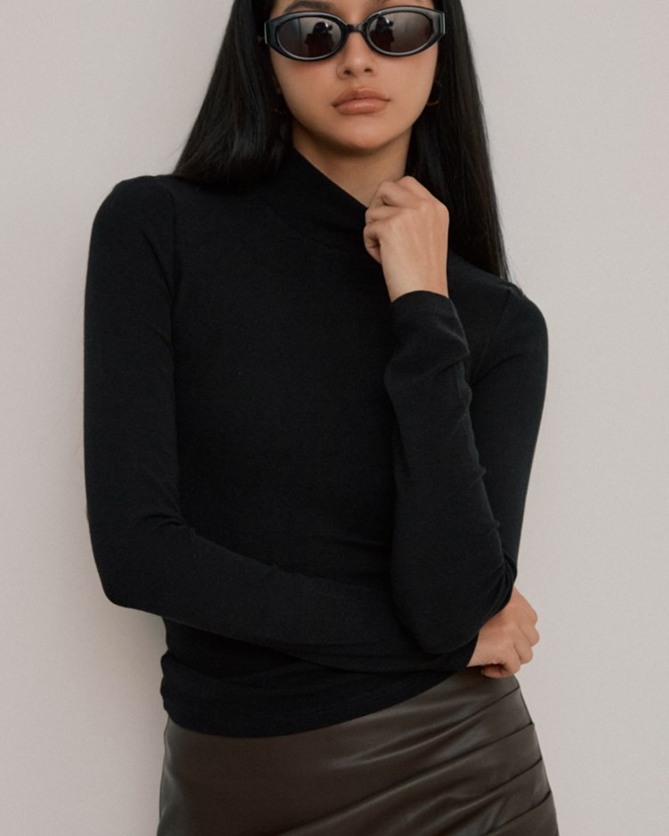 柔彈小高領長袖上衣