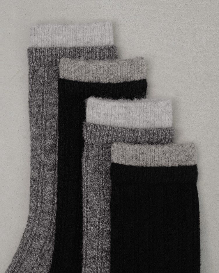 撞色拼接羊毛中筒襪