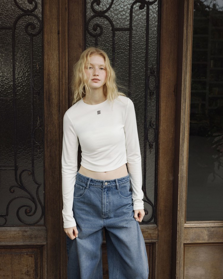 品牌LOGO內刷毛圓弧修身上衣