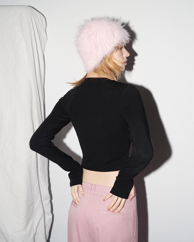 親膚羊絨圓領短版上衣