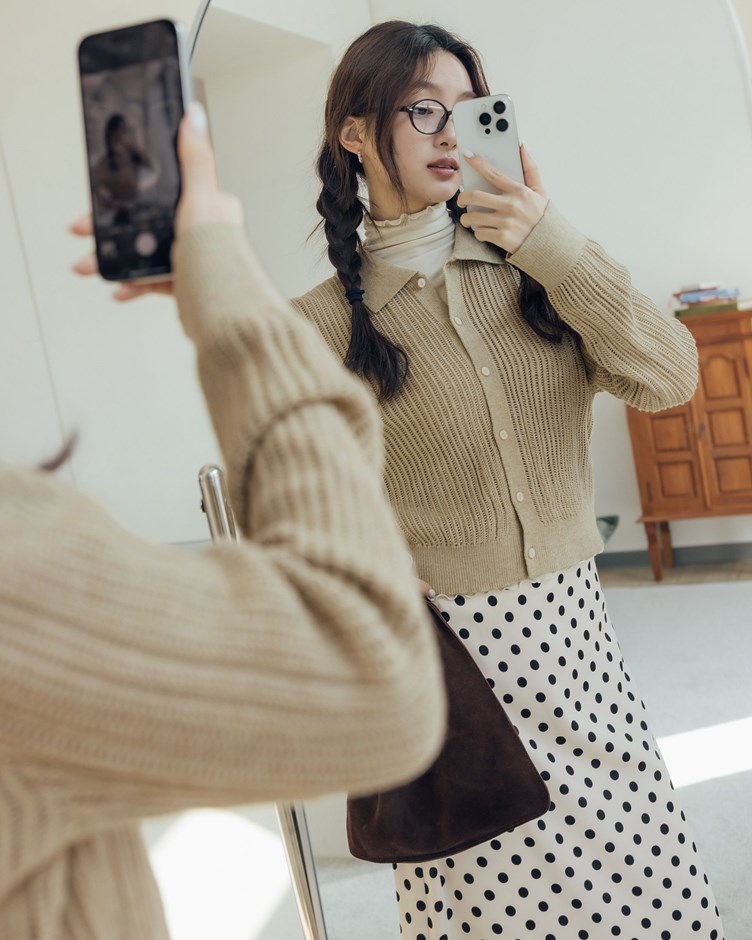 翻領排釦簍空感針織上衣