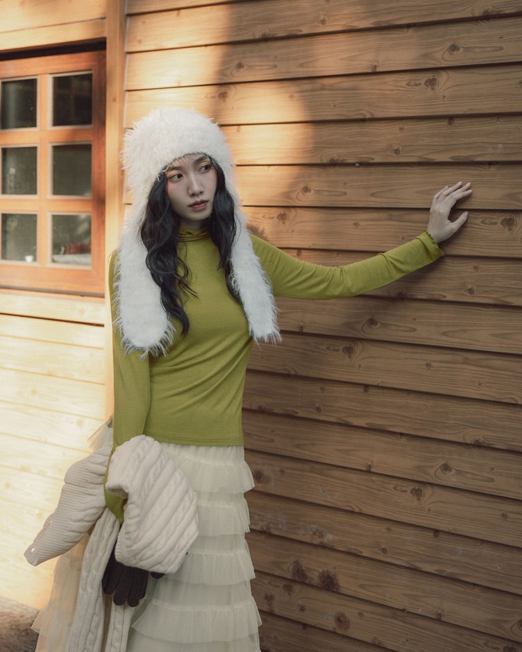 舒適柔膚木耳捲邊高領上衣