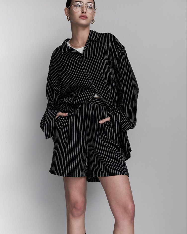 輕薄亞麻人造絲 | Unisex 條紋短褲
