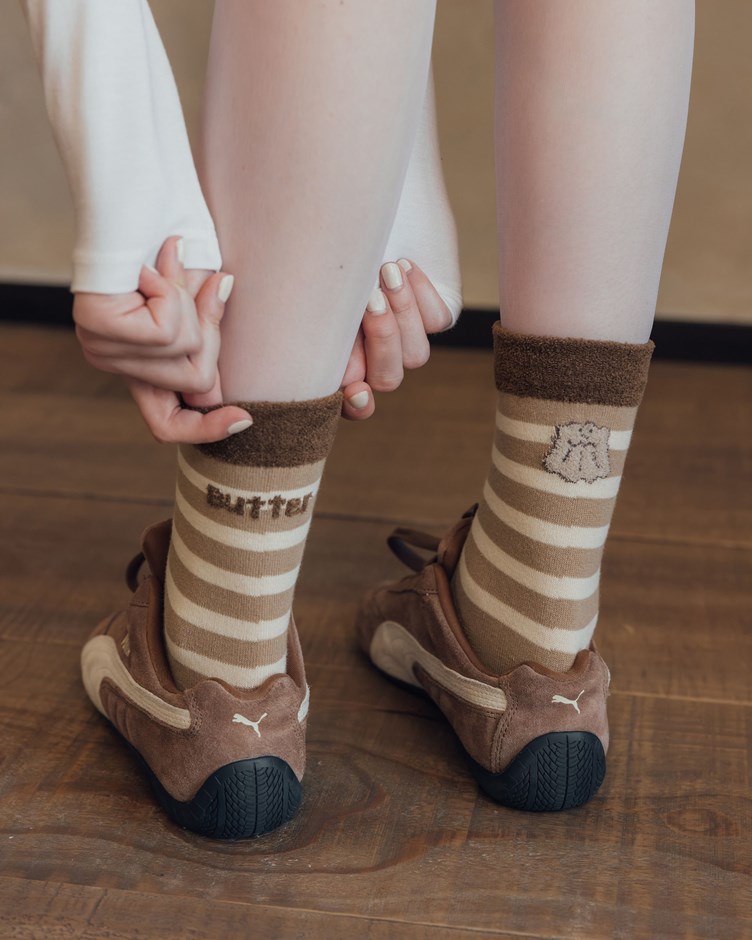 奶油毛茸茸條紋襪子