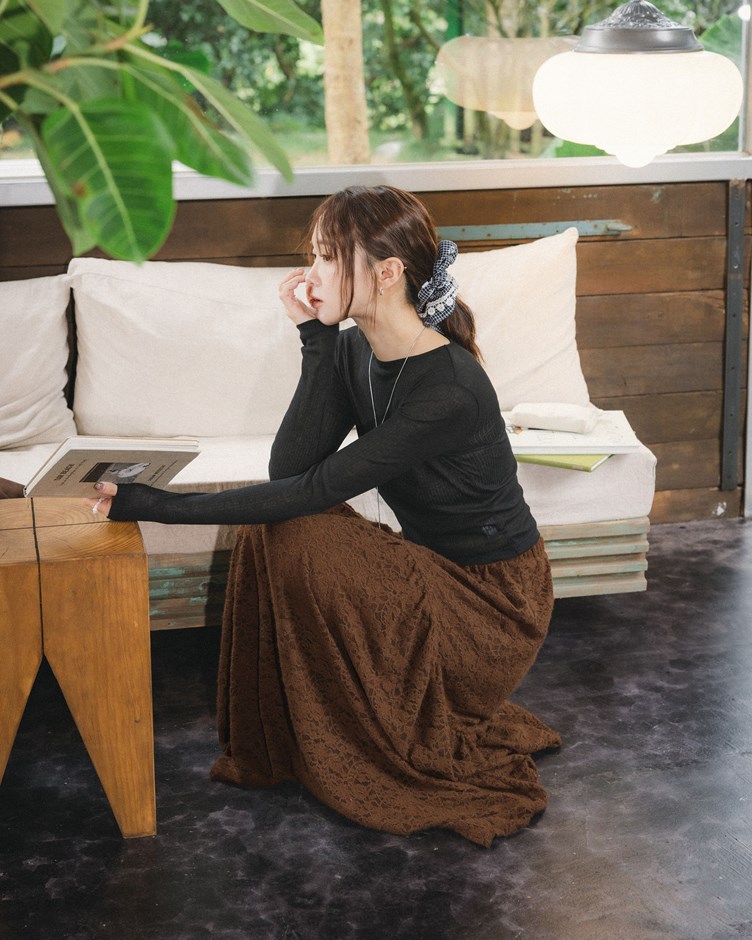 圓弧剪接抓皺蕾絲裙