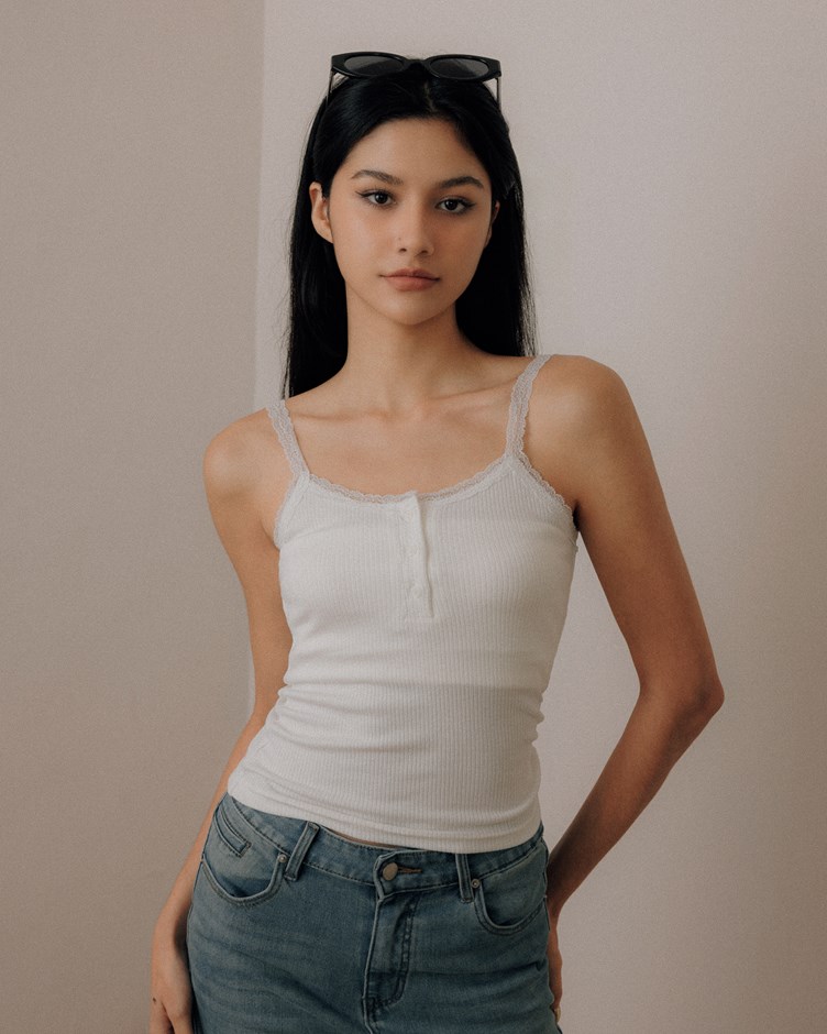 甜美蕾絲肩帶開襟背心