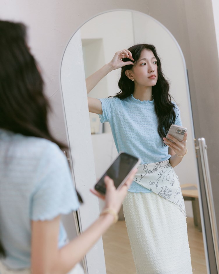 紋理感袖口拼接小高領上衣