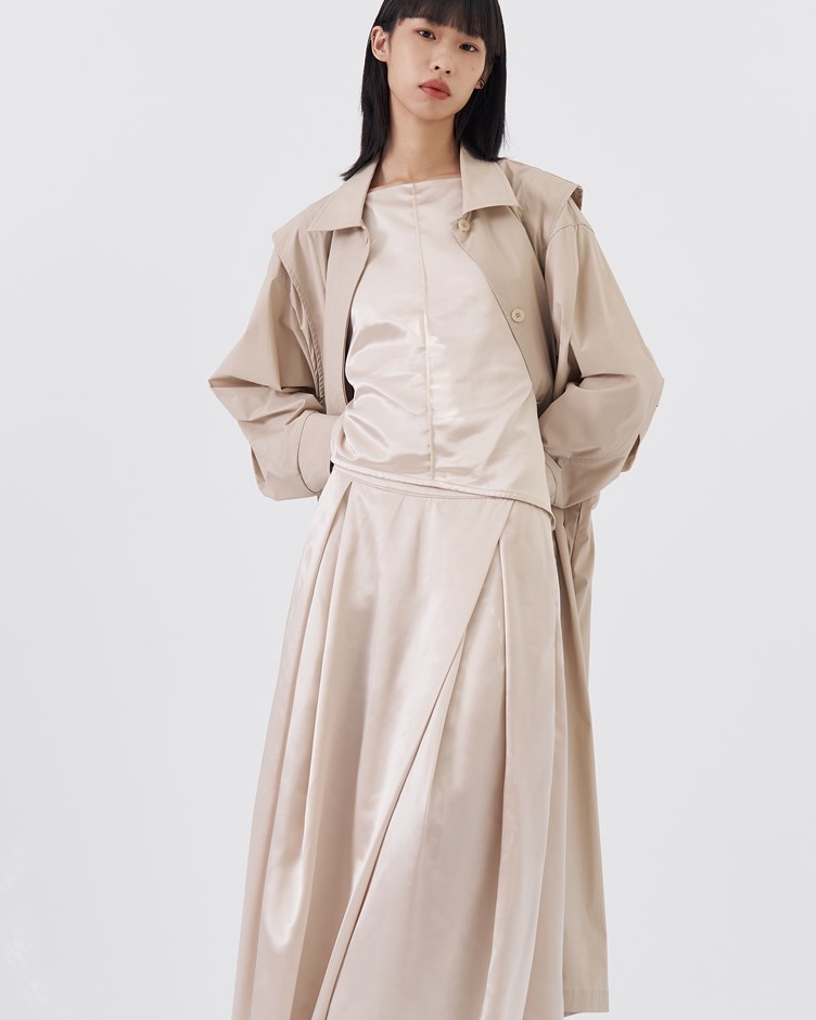 絲緞光澤平領露背上衣