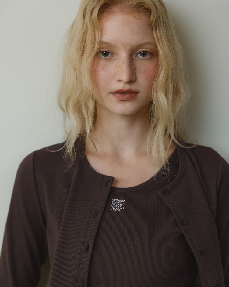 MIT品牌LOGO羅紋假兩件排釦上衣