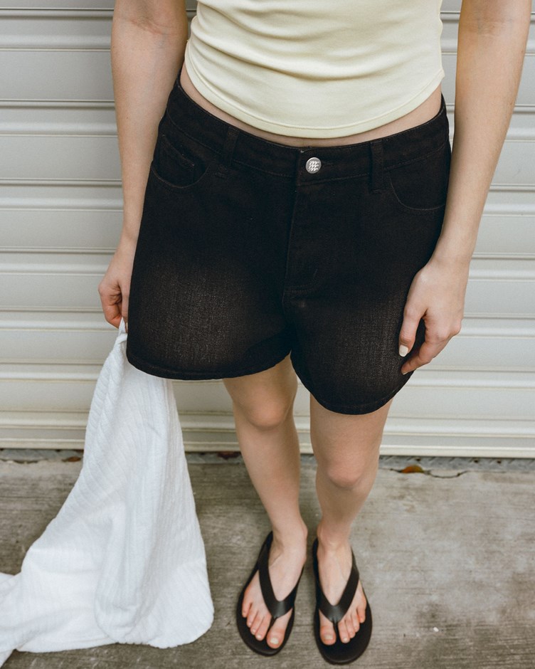 經典刷色顯瘦牛仔短褲