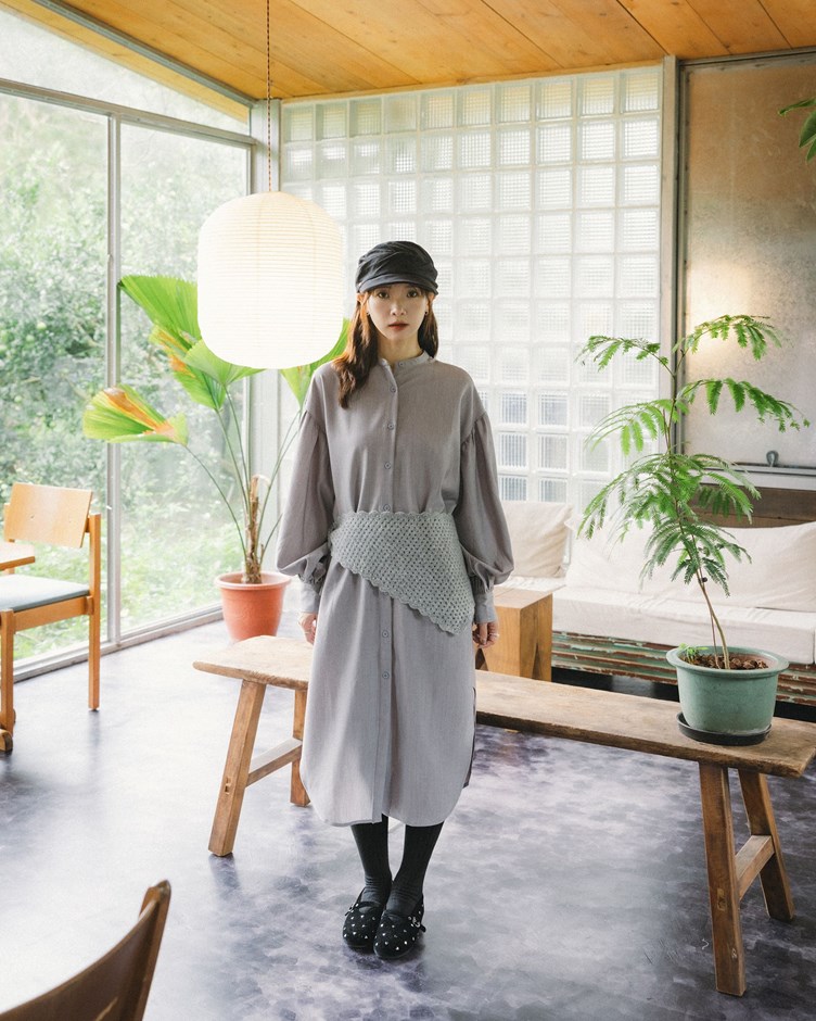 日系小立領澎袖長版襯衫