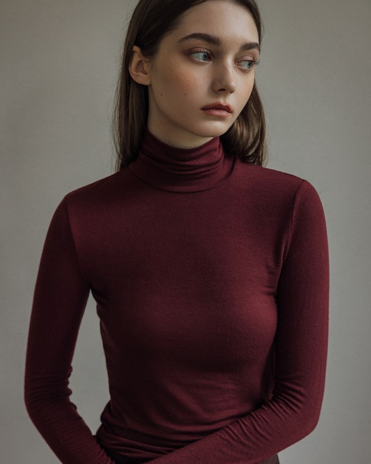 品牌LOGO親膚柔感高領長袖上衣