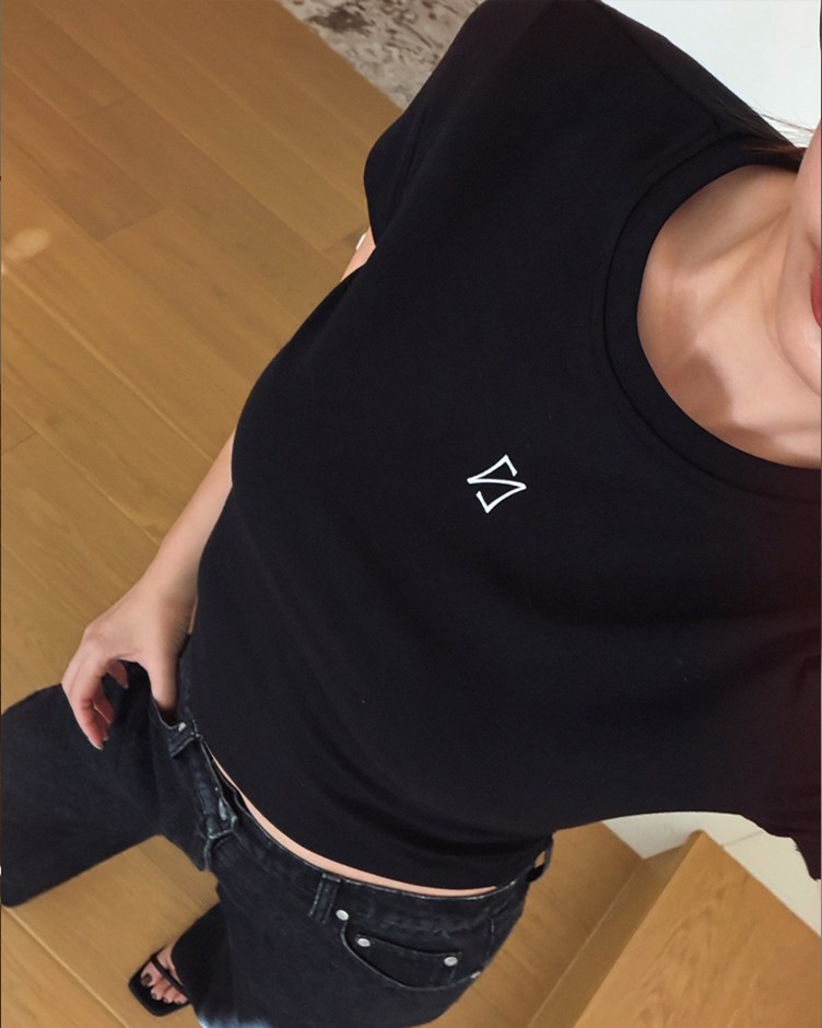 彈力棉質修身短版上衣(ME.)