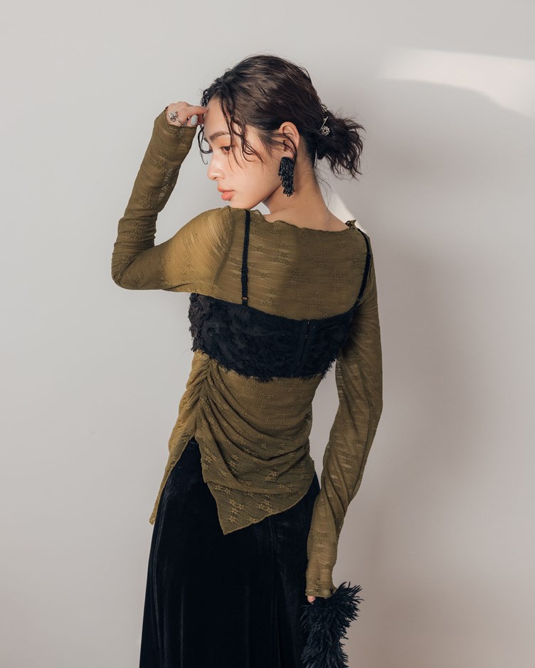 蕾絲側抓皺捲邊上衣