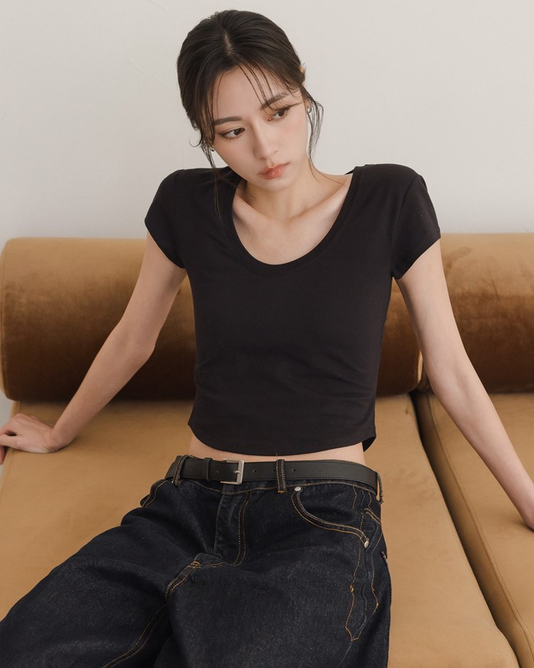修身弧擺U領短TEE
