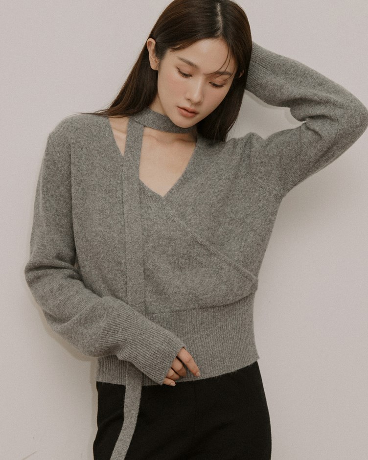 13 V領針織長袖上衣(附領巾)