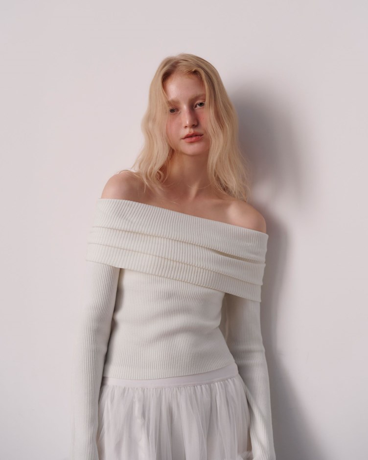 一字領堆堆坑紋針織上衣