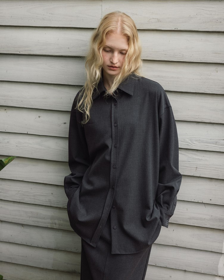 品牌LOGO刺繡雙打褶襯衫